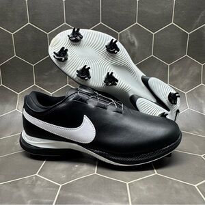 Nike Black Athletic Shoes with Leather Upper and Traditional Lacing